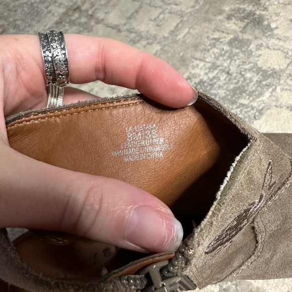 Lucky Brand Listana Boho Embroidered Peep Toe Taupe Heeled Ankle Booties - Picture 14 of 16